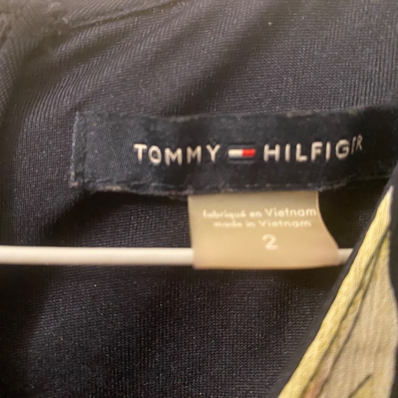 Tommy Hilfiger Dress Size 2 - Practically New Worn 2-3 Times - Picture 5 of 7